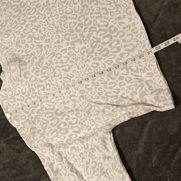 Time and Tru animal print sweatshirt - Picture 4 of 8
